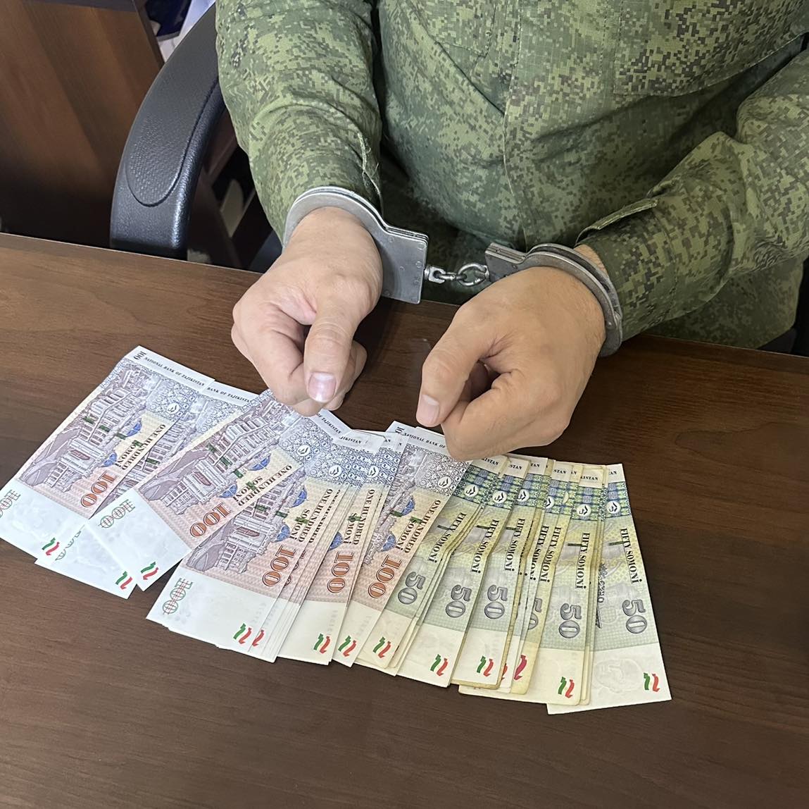 Ошкори ҳолати гирифтани пора аз тарафи шахси мансабдор